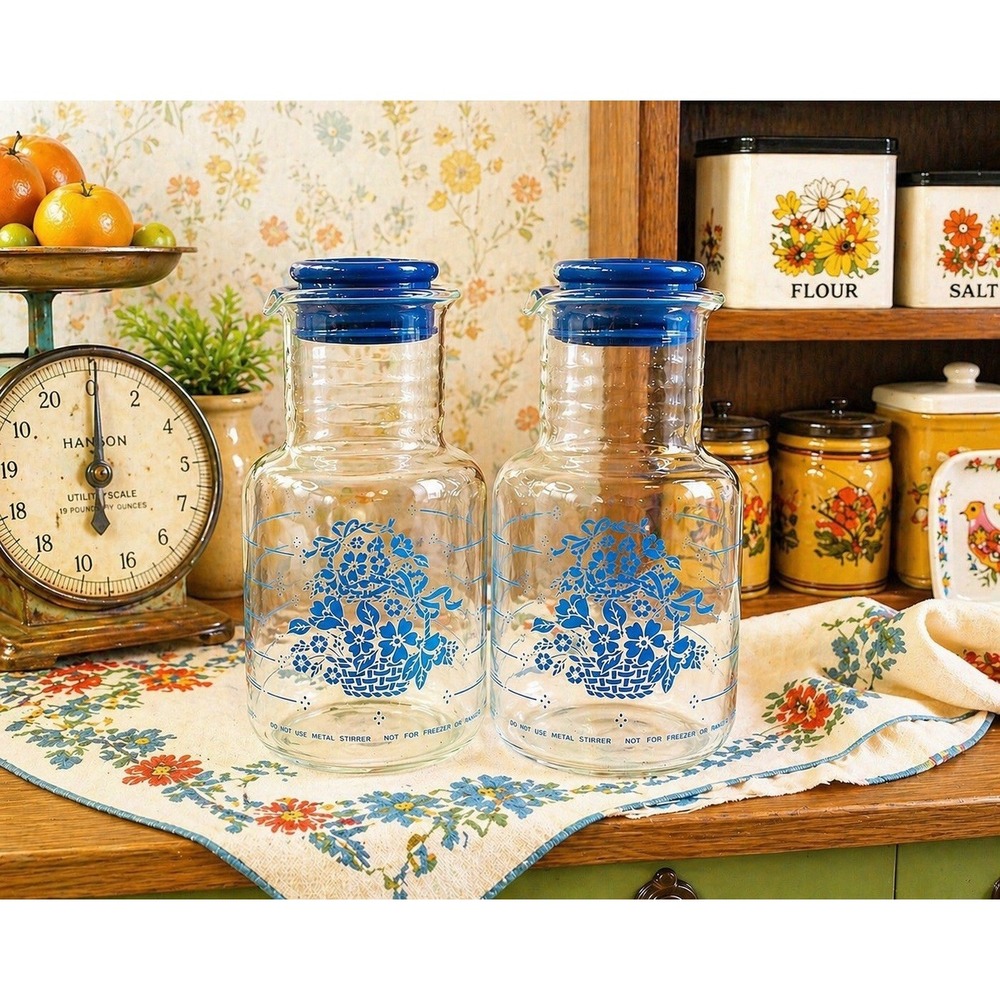 2 Vintage Pyrex Country Basket Juice Carafe Pitcher Set 2 Blue Floral 2 Qt 7520
